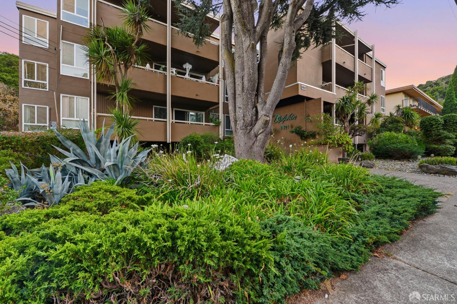 Detail Gallery Image 1 of 25 For 2421 Carlmont Dr, Belmont,  CA 94002 - – Beds | – Baths