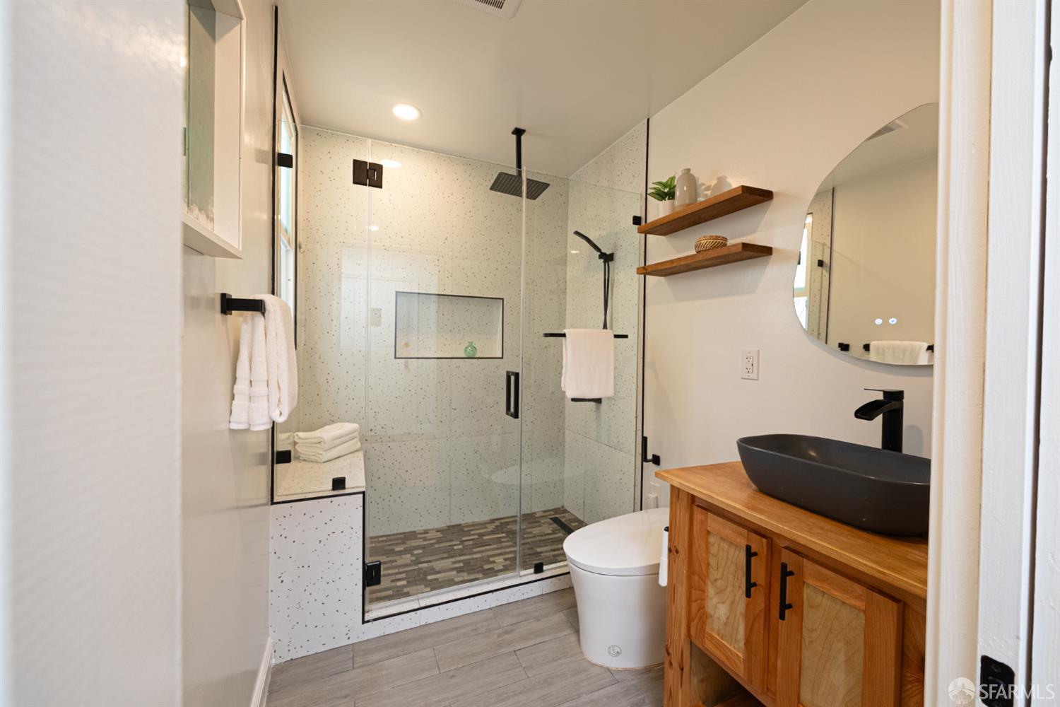 Detail Gallery Image 18 of 62 For 62 Bronte St, San Francisco,  CA 94110 - 2 Beds | 2 Baths