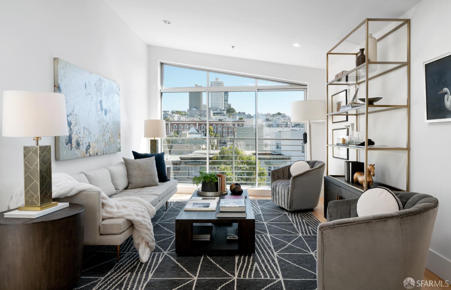 Detail Gallery Image 3 of 29 For 2315 Van Ness Ave #7,  San Francisco,  CA 94109 - 2 Beds | 1/1 Baths