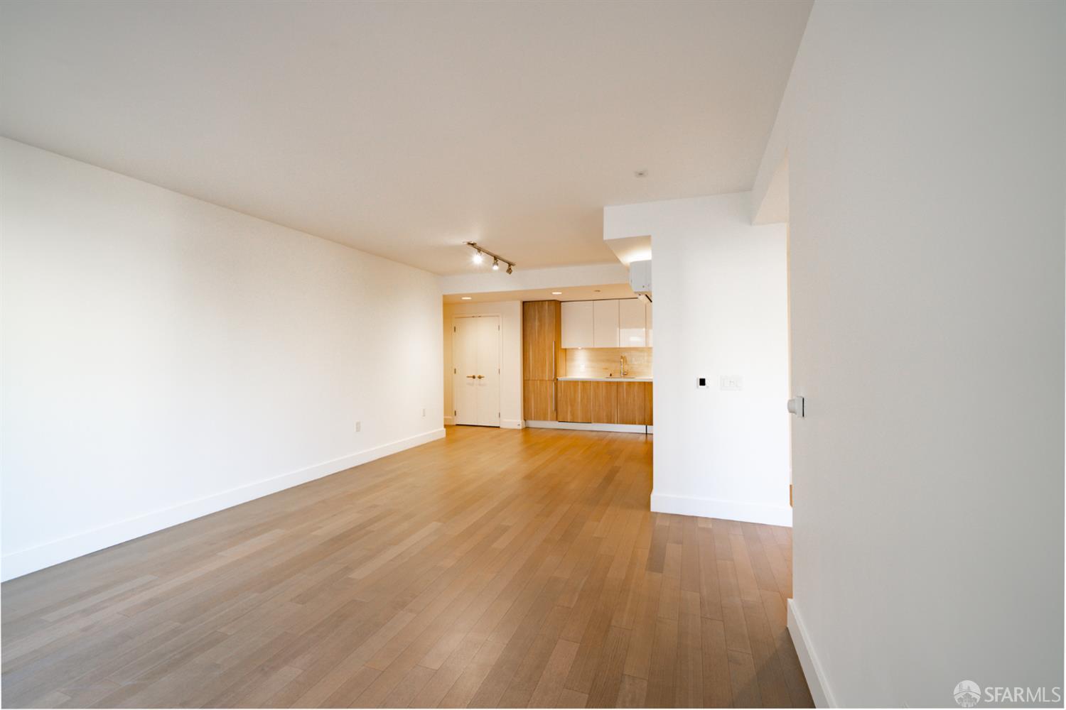 Photo #5: 425090780 Listing: Photo #5