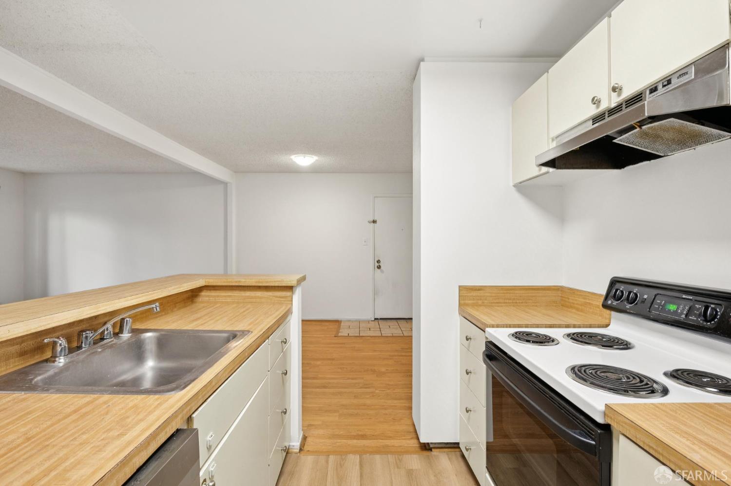 Detail Gallery Image 7 of 25 For 223 Boardwalk Ave #B,  San Bruno,  CA 94066 - 1 Beds | 1 Baths