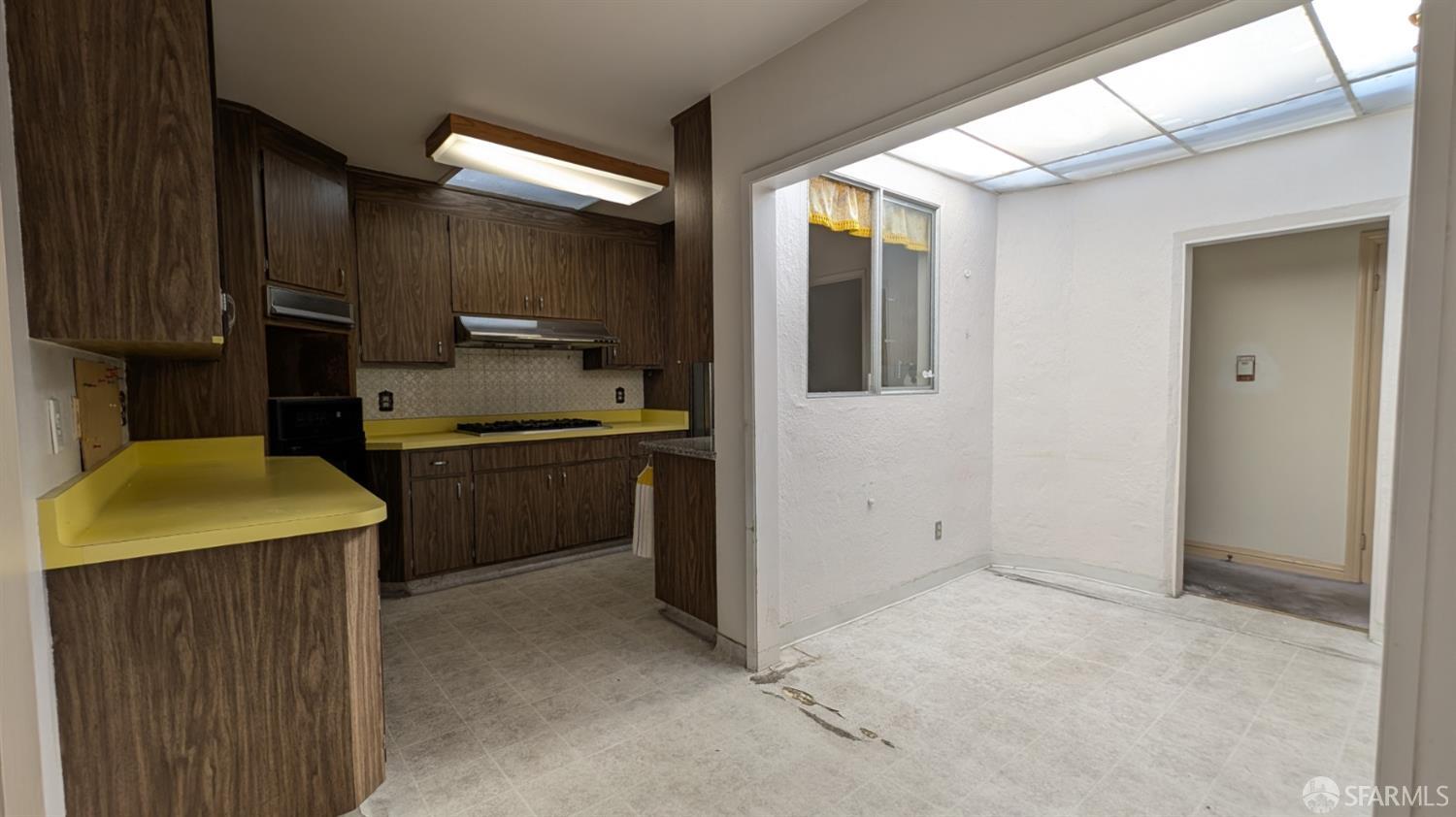 Detail Gallery Image 7 of 22 For 1862 22nd Ave, San Francisco,  CA 94122 - 2 Beds | 1 Baths