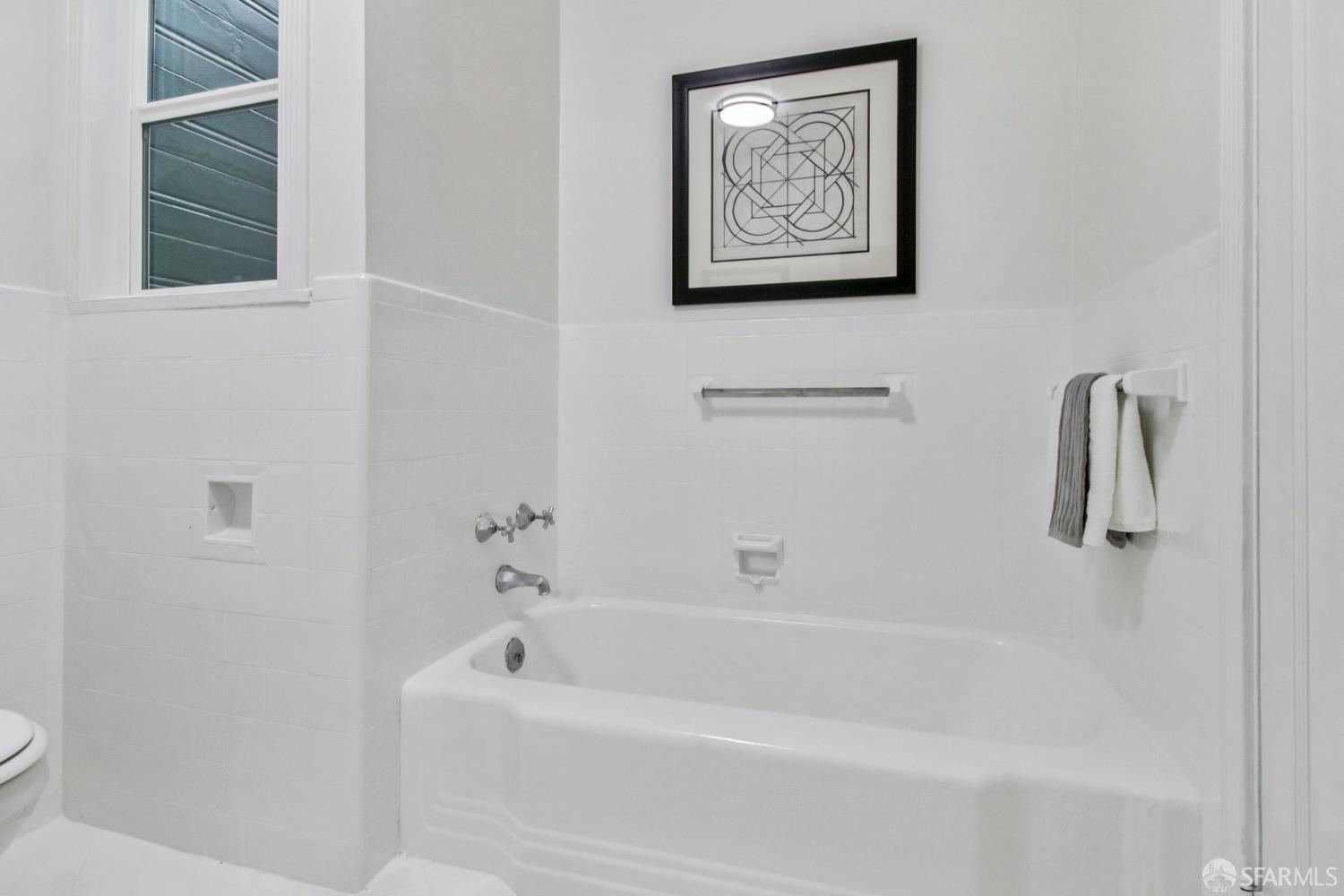 Detail Gallery Image 27 of 59 For 1506 Quesada Ave, San Francisco,  CA 94124 - 4 Beds | 1/1 Baths