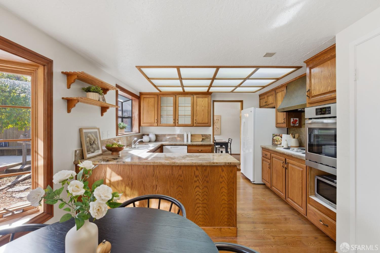 Detail Gallery Image 13 of 48 For 969 Springfield Dr, Millbrae,  CA 94030 - 3 Beds | 2/1 Baths