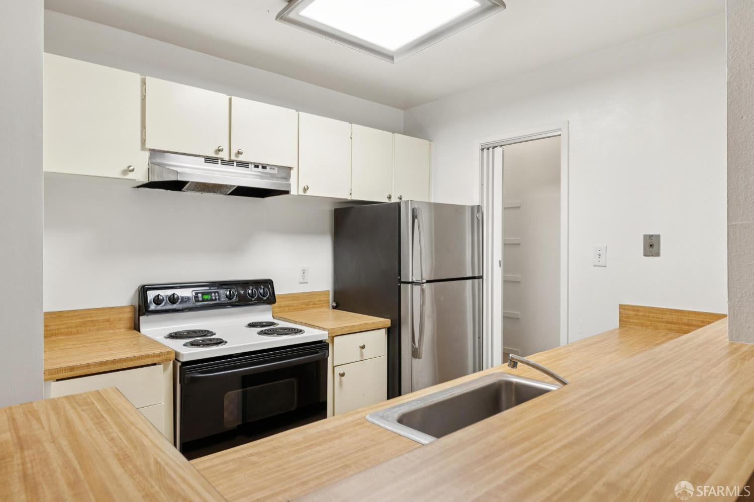 Detail Gallery Image 8 of 25 For 223 Boardwalk Ave #B,  San Bruno,  CA 94066 - 1 Beds | 1 Baths