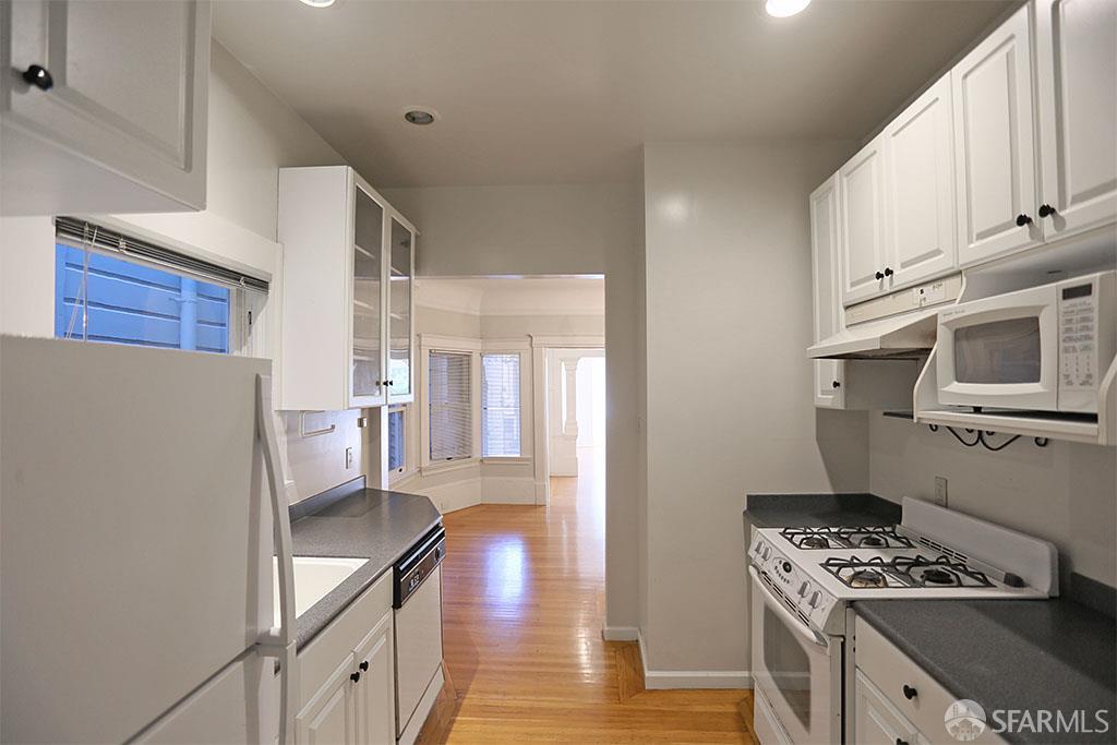 Detail Gallery Image 26 of 31 For 136 Downey St, San Francisco,  CA 94117 - – Beds | – Baths