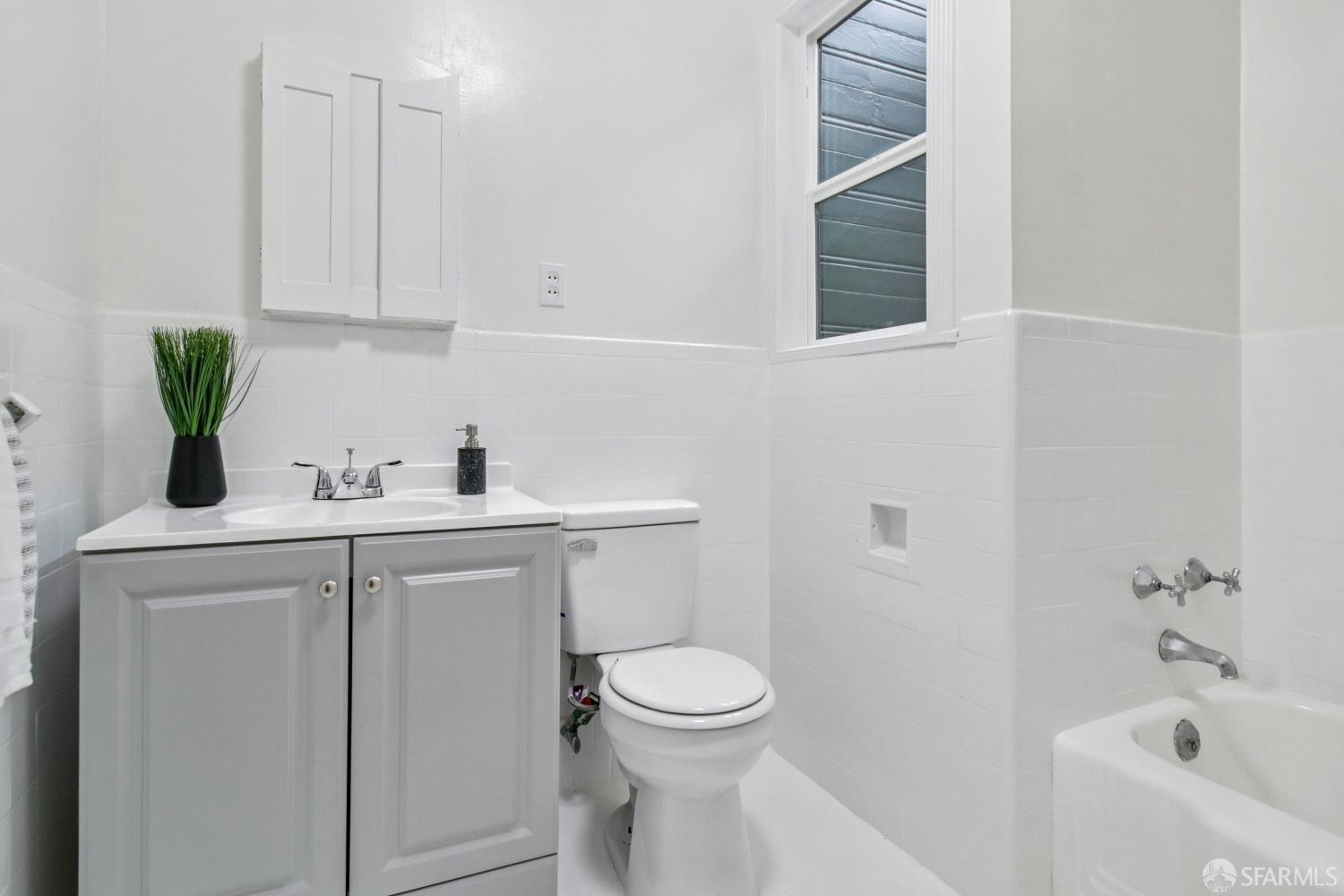 Detail Gallery Image 26 of 59 For 1506 Quesada Ave, San Francisco,  CA 94124 - 4 Beds | 1/1 Baths