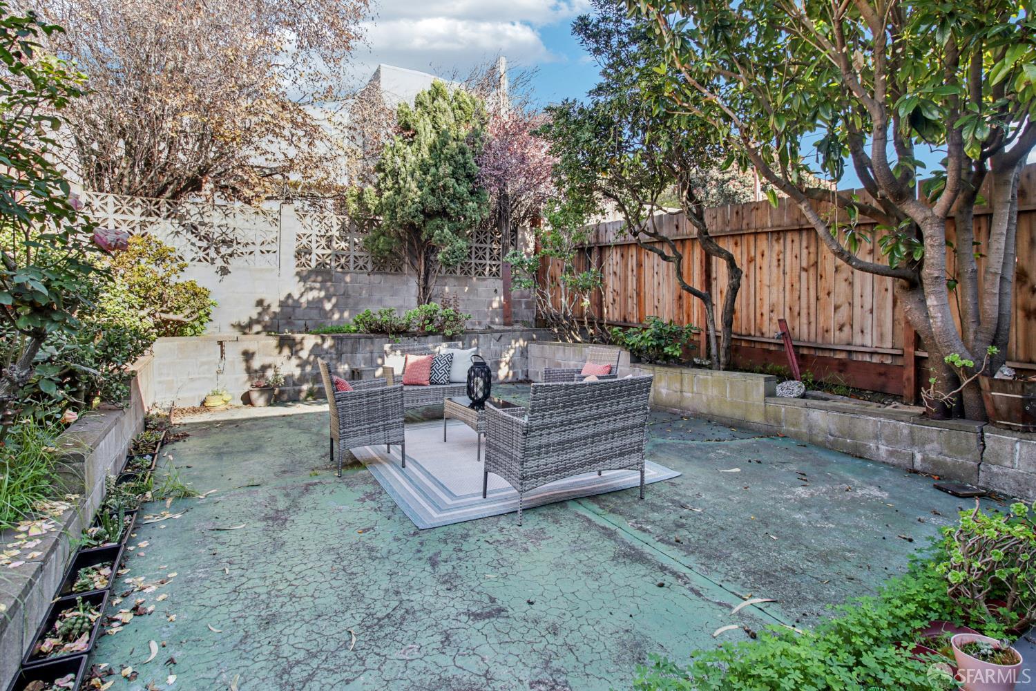 Detail Gallery Image 38 of 59 For 1506 Quesada Ave, San Francisco,  CA 94124 - 4 Beds | 1/1 Baths