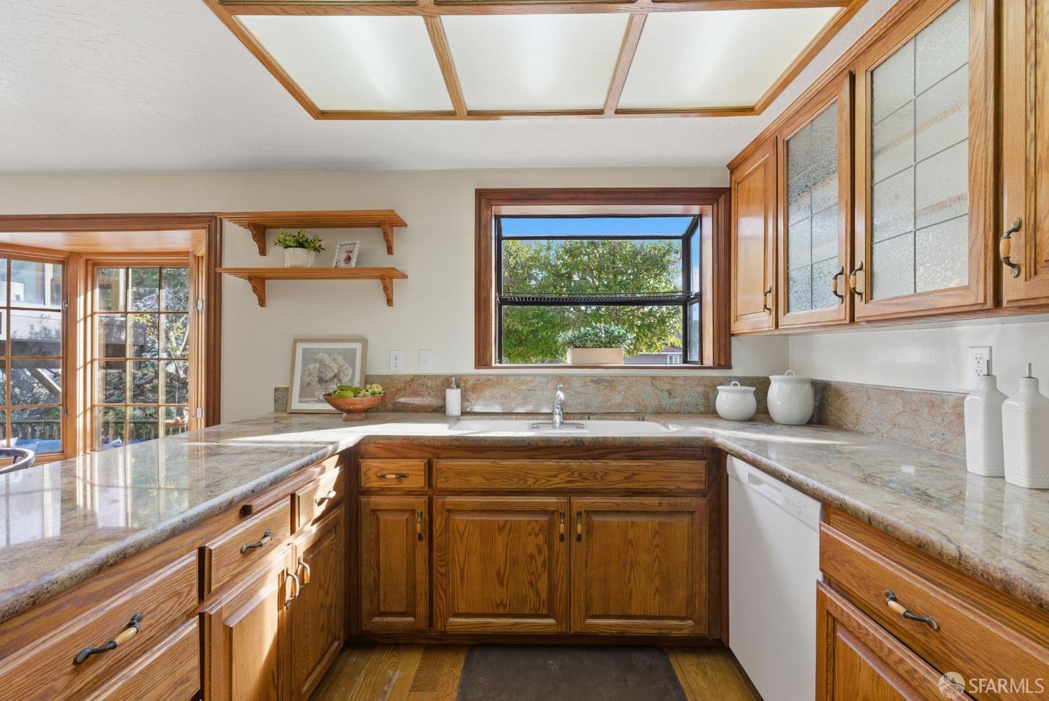 Detail Gallery Image 10 of 48 For 969 Springfield Dr, Millbrae,  CA 94030 - 3 Beds | 2/1 Baths