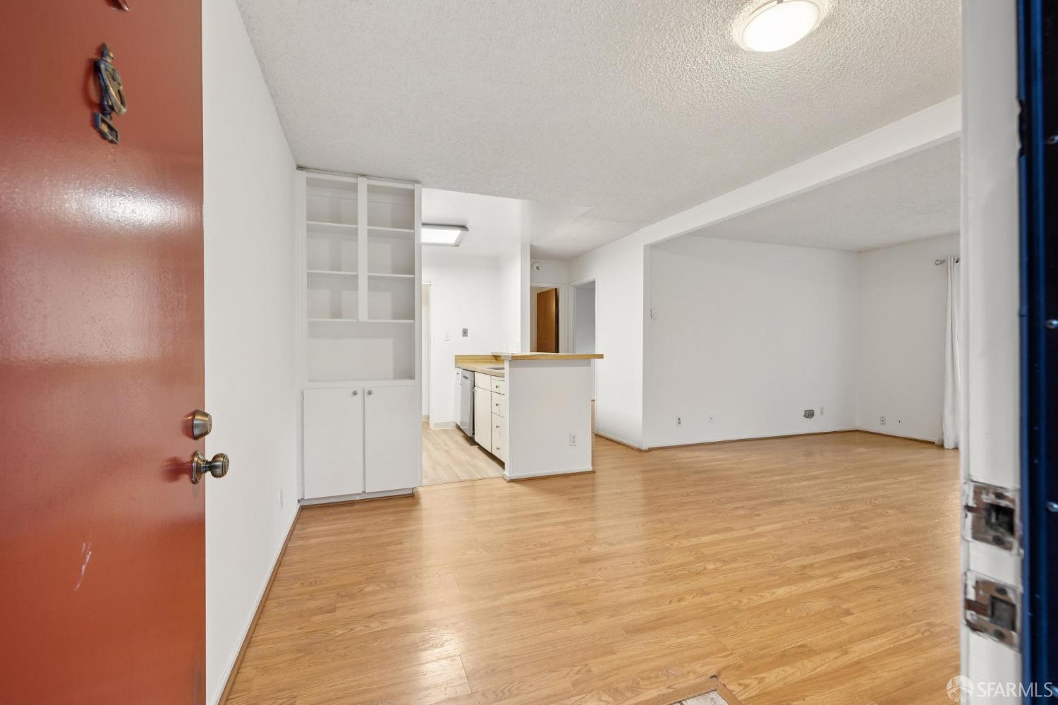 Detail Gallery Image 5 of 25 For 223 Boardwalk Ave #B,  San Bruno,  CA 94066 - 1 Beds | 1 Baths