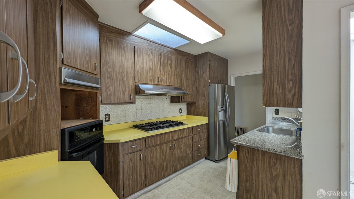 Detail Gallery Image 8 of 22 For 1862 22nd Ave, San Francisco,  CA 94122 - 2 Beds | 1 Baths