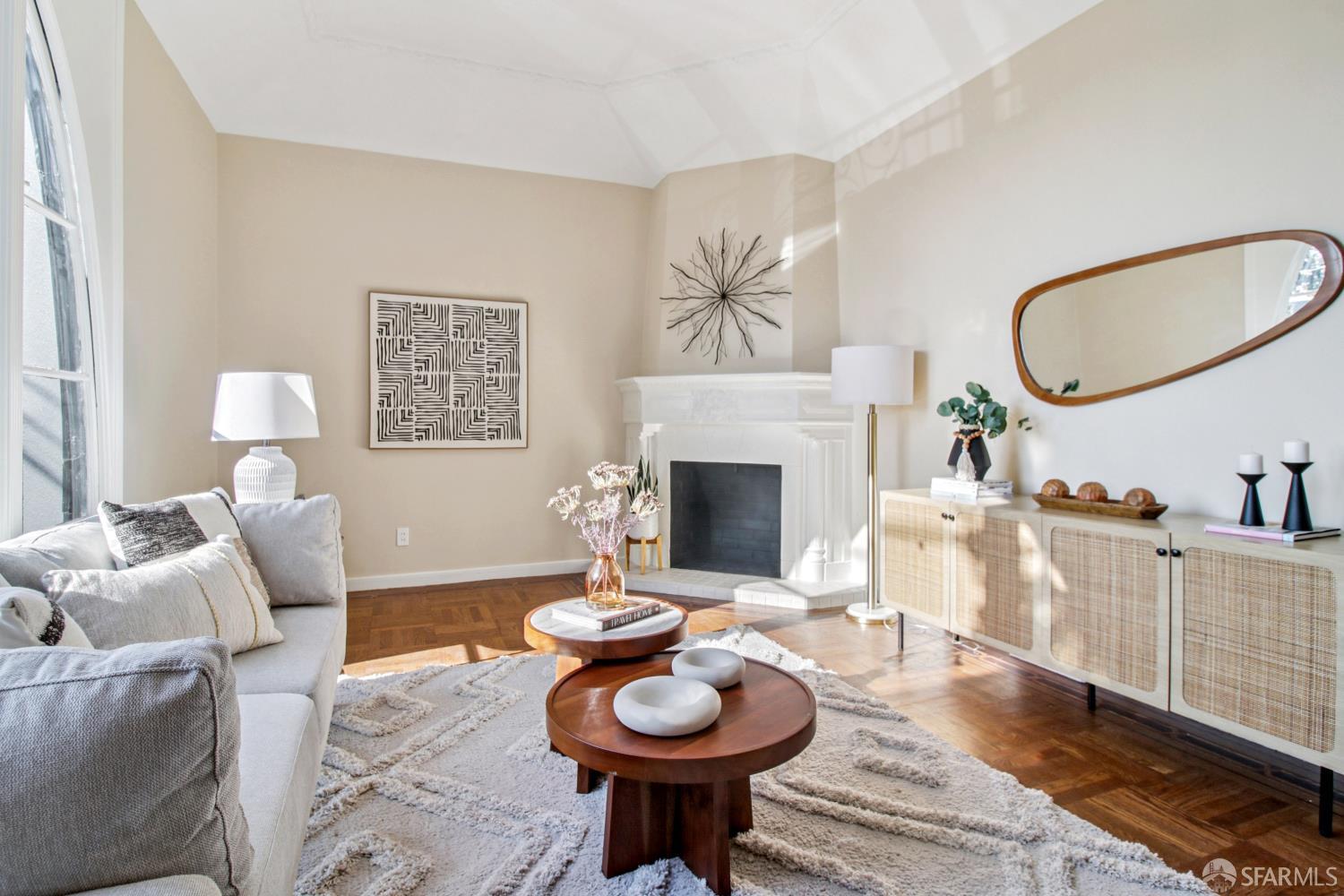 Detail Gallery Image 7 of 59 For 1506 Quesada Ave, San Francisco,  CA 94124 - 4 Beds | 1/1 Baths