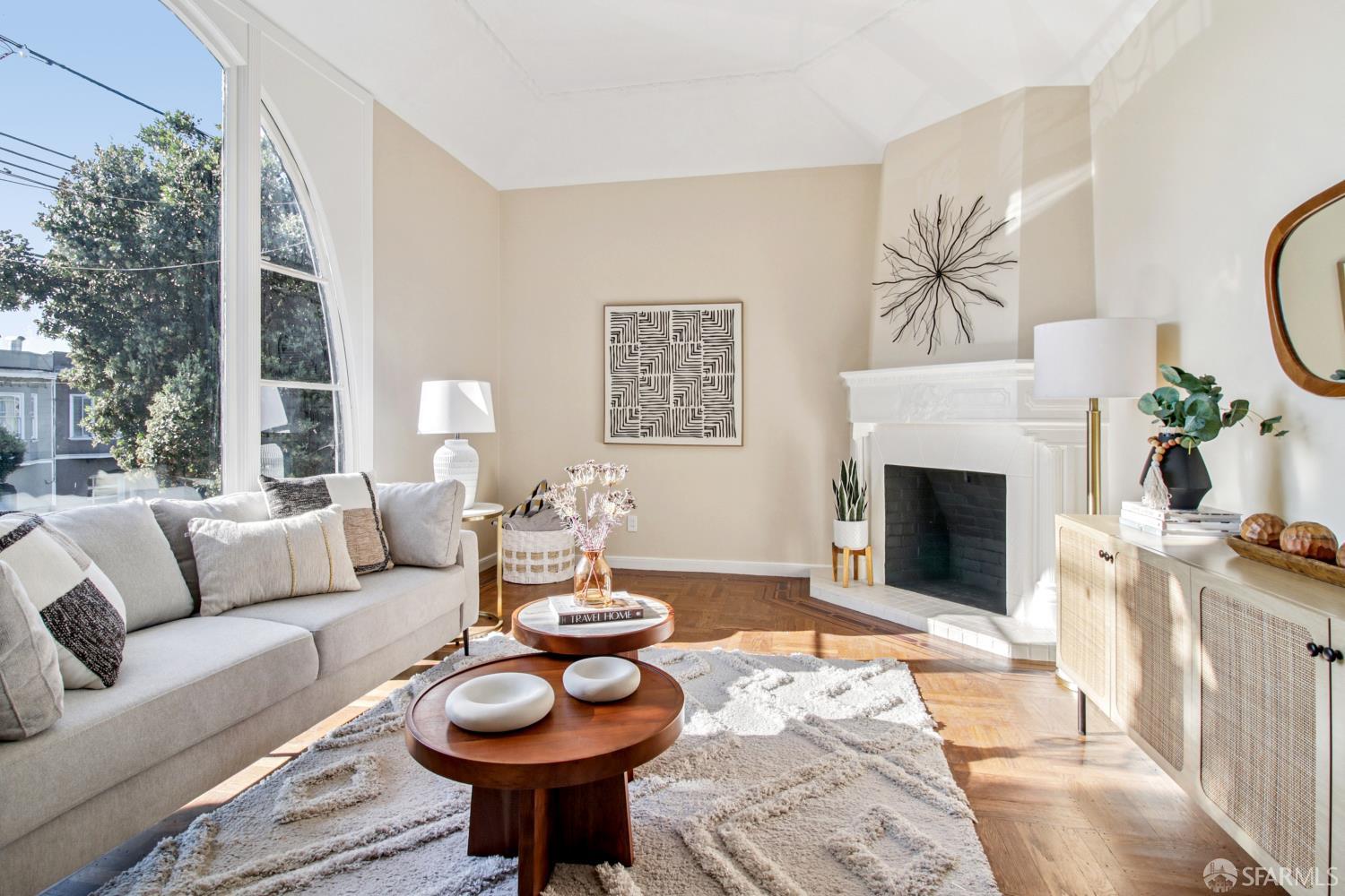 Detail Gallery Image 6 of 59 For 1506 Quesada Ave, San Francisco,  CA 94124 - 4 Beds | 1/1 Baths