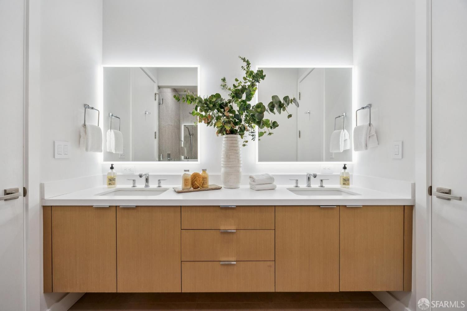 Photo #13: 425090343 Listing: Photo #13