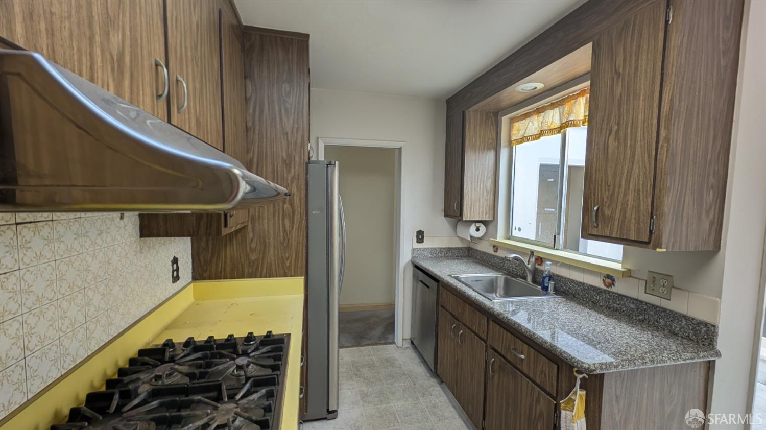 Detail Gallery Image 9 of 22 For 1862 22nd Ave, San Francisco,  CA 94122 - 2 Beds | 1 Baths