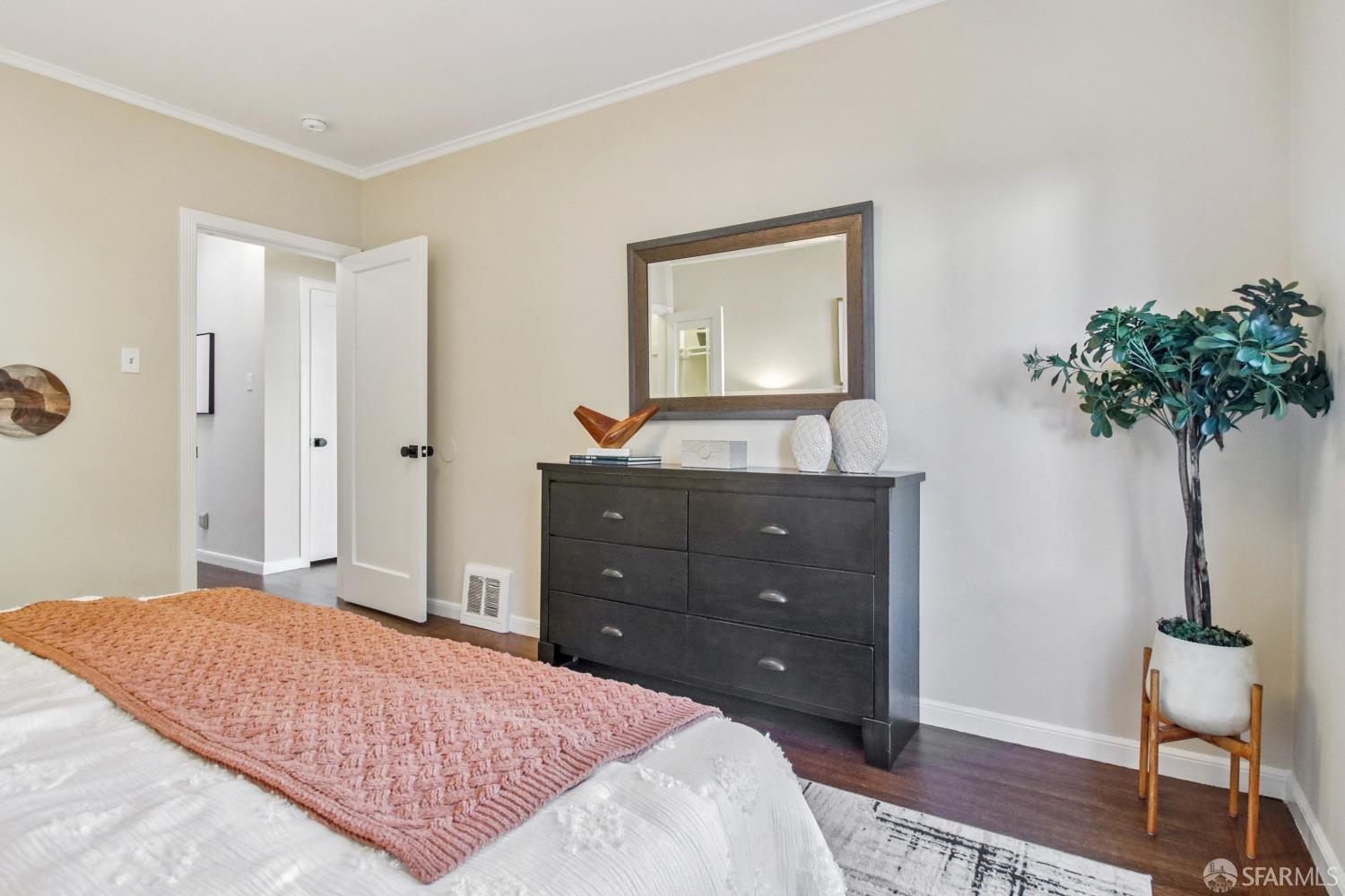 Detail Gallery Image 33 of 59 For 1506 Quesada Ave, San Francisco,  CA 94124 - 4 Beds | 1/1 Baths