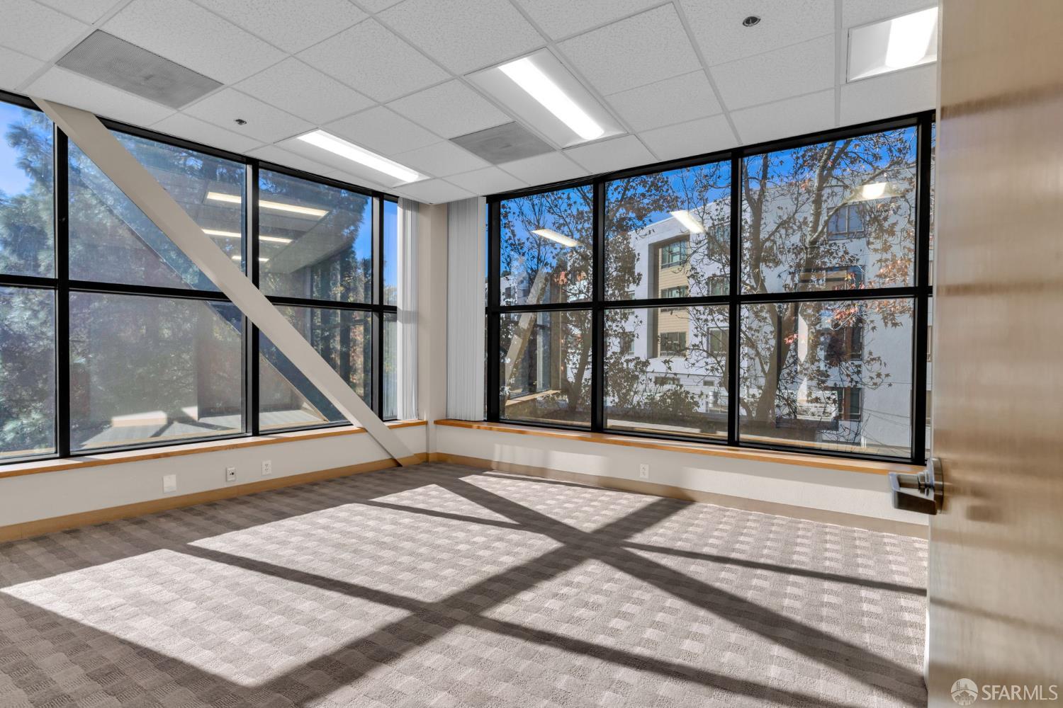 Detail Gallery Image 5 of 9 For 1670 Riviera Ave #200,  Walnut Creek,  CA 94596 - – Beds | – Baths