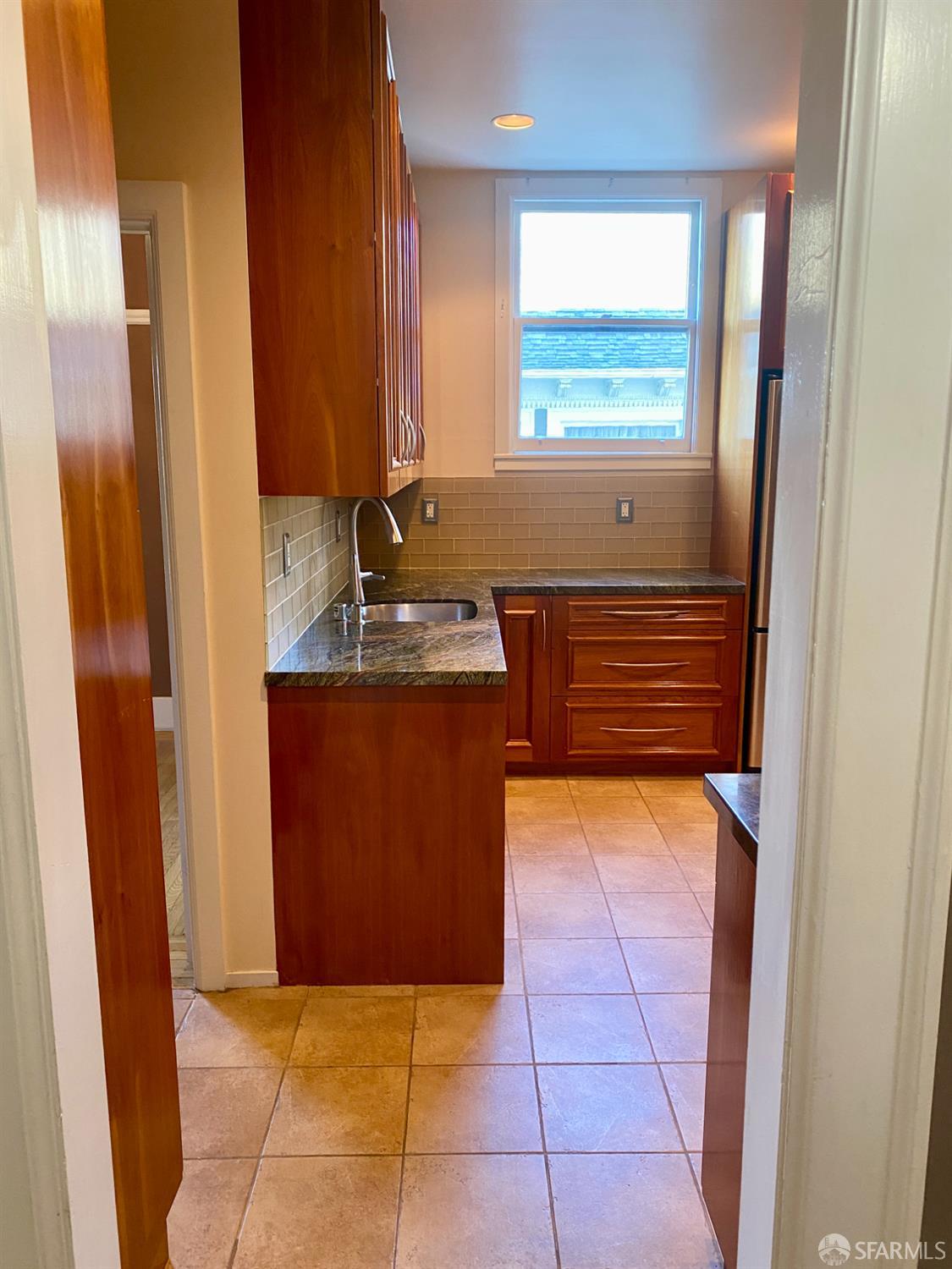 Detail Gallery Image 6 of 30 For 189 Commonwealth Ave #3,  San Francisco,  CA 94118 - 3 Beds | 1/1 Baths