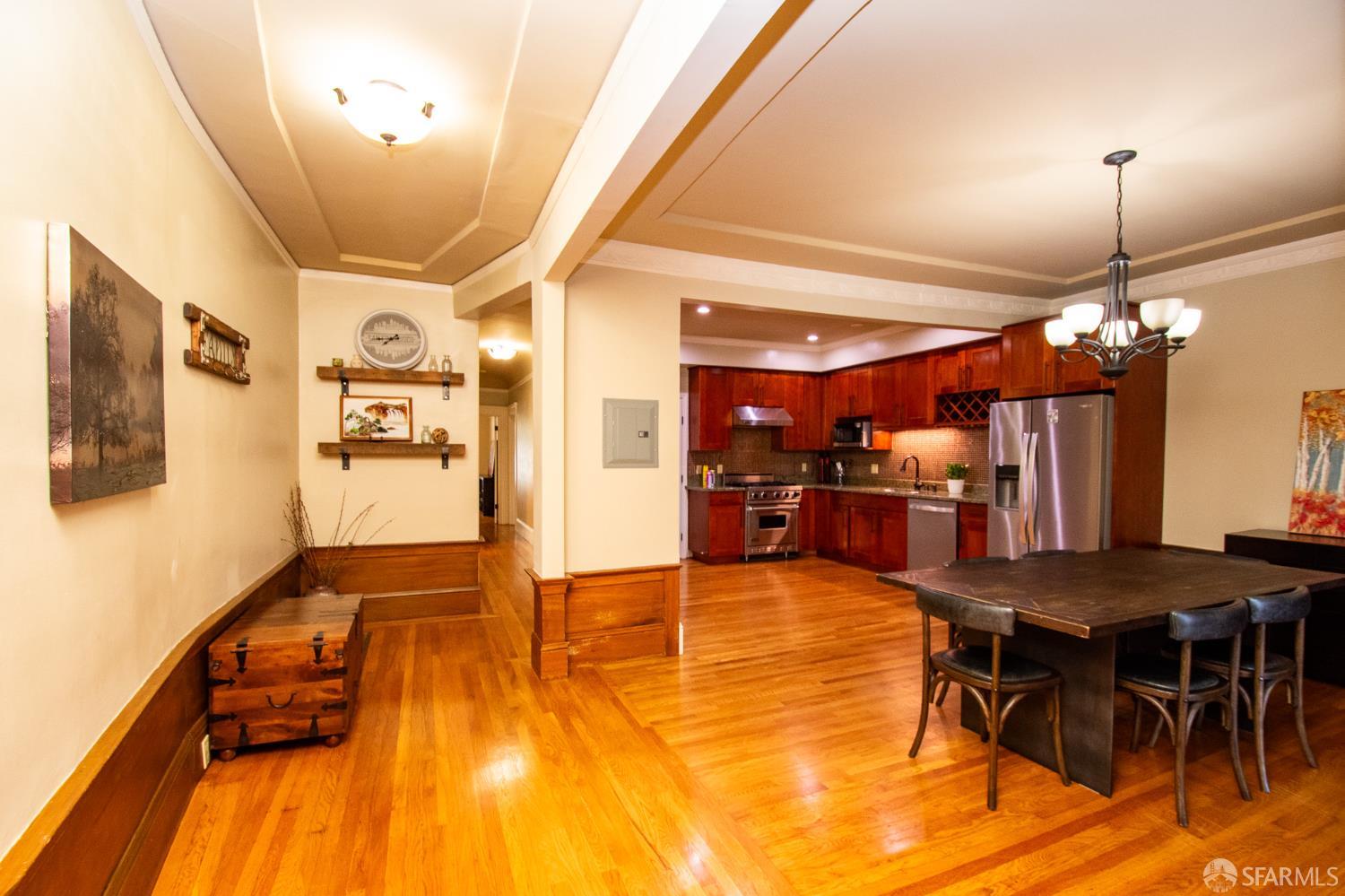 Detail Gallery Image 2 of 16 For 1445 Lombard St, San Francisco,  CA 94123 - 2 Beds | 2 Baths