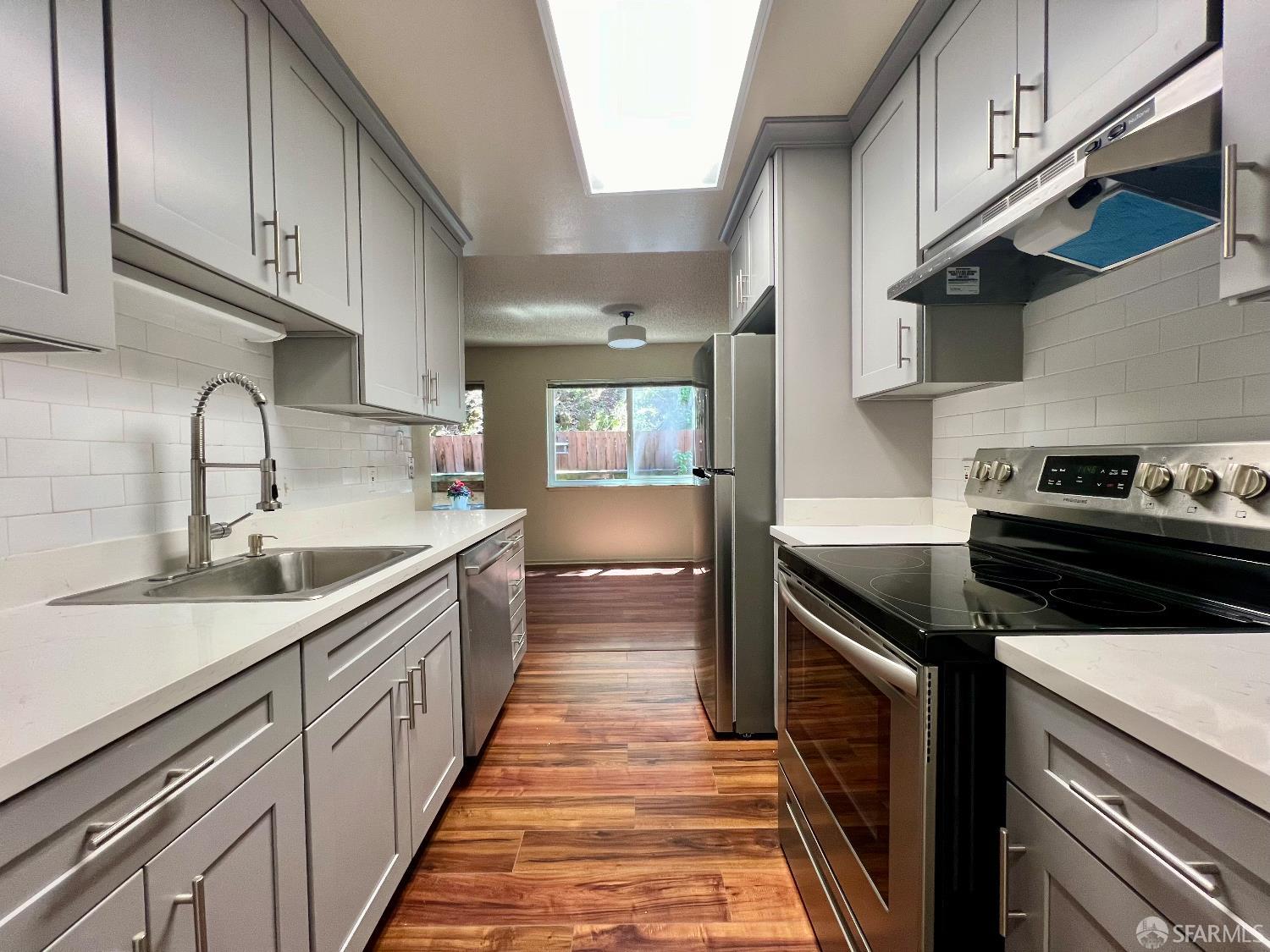 Detail Gallery Image 17 of 20 For 2421 Carlmont Dr, Belmont,  CA 94002 - – Beds | – Baths