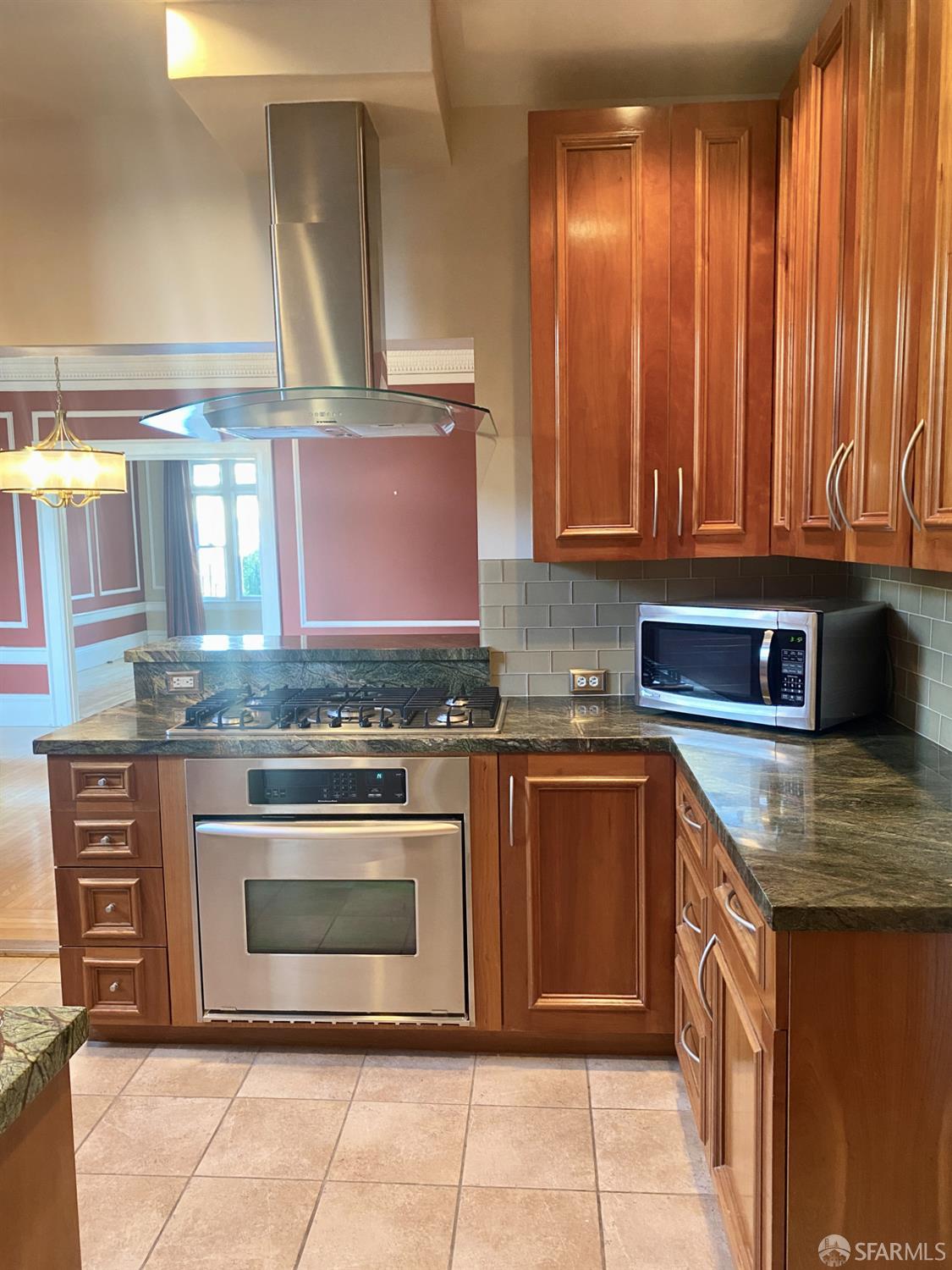 Detail Gallery Image 7 of 30 For 189 Commonwealth Ave #3,  San Francisco,  CA 94118 - 3 Beds | 1/1 Baths