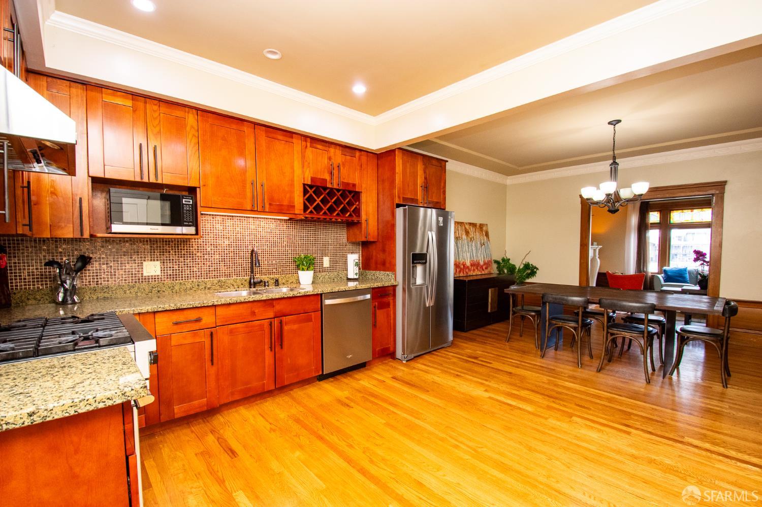 Detail Gallery Image 3 of 16 For 1445 Lombard St, San Francisco,  CA 94123 - 2 Beds | 2 Baths