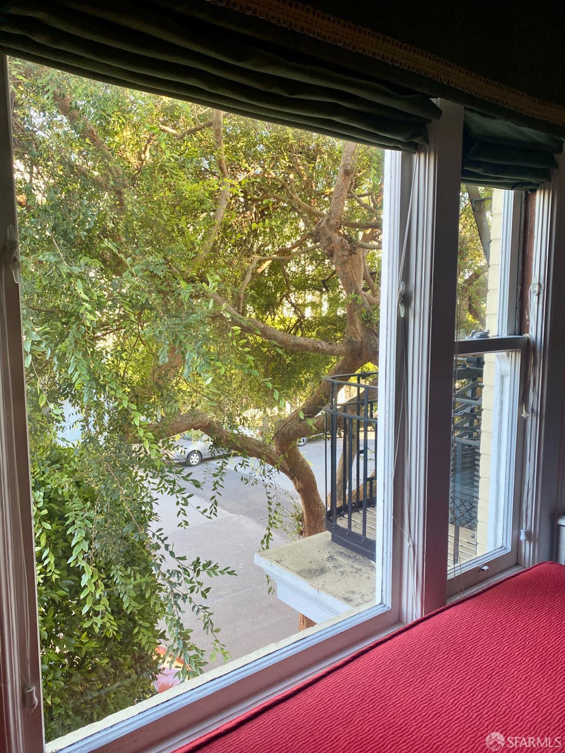 Detail Gallery Image 29 of 30 For 189 Commonwealth Ave #3,  San Francisco,  CA 94118 - 3 Beds | 1/1 Baths