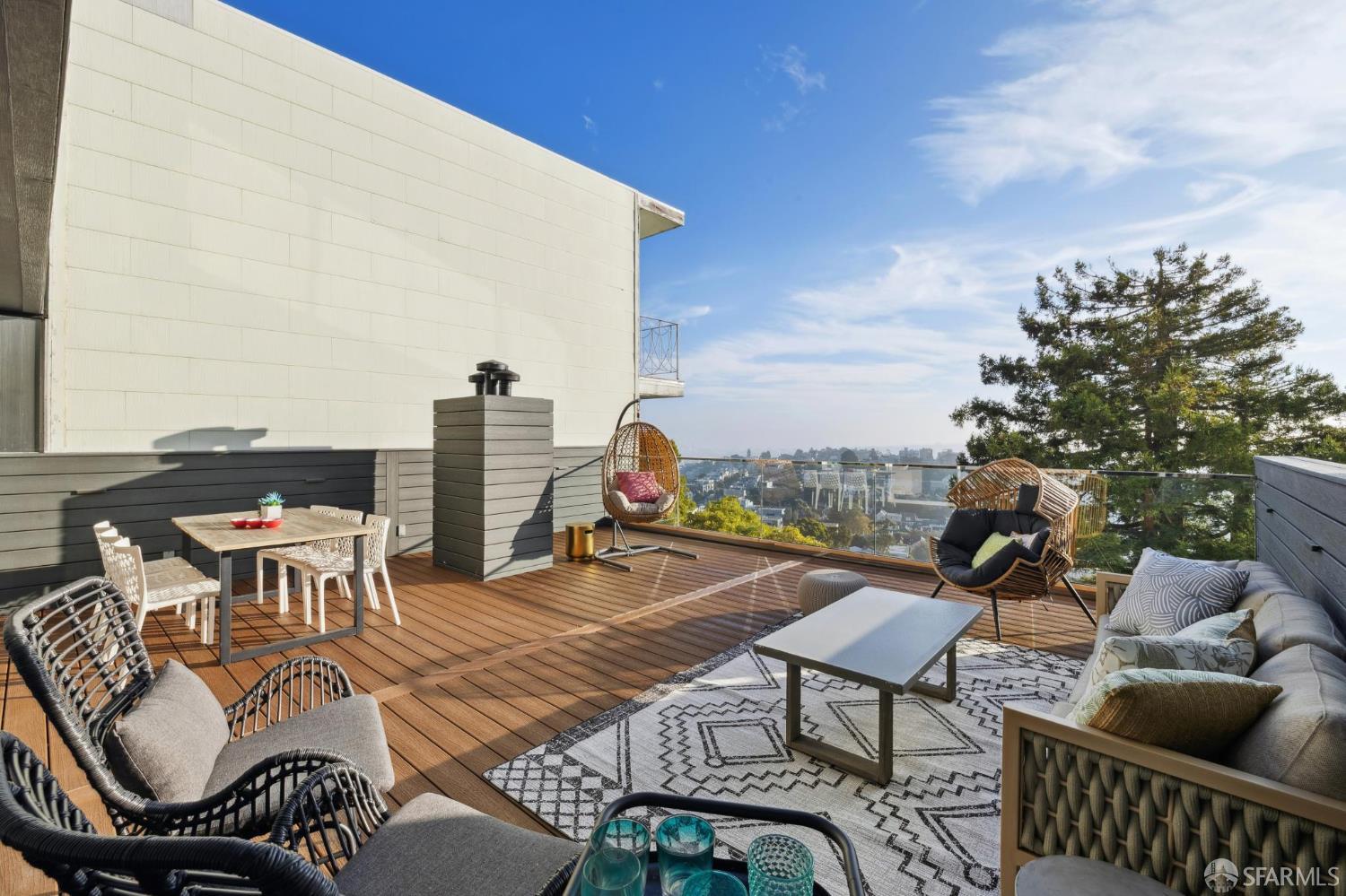 Detail Gallery Image 2 of 43 For 3711 Market St #2,  San Francisco,  CA 94131 - 2 Beds | 1 Baths
