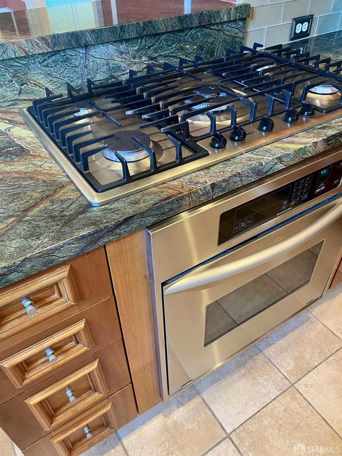 Detail Gallery Image 8 of 30 For 189 Commonwealth Ave #3,  San Francisco,  CA 94118 - 3 Beds | 1/1 Baths