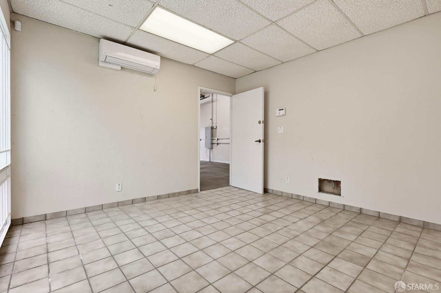 Detail Gallery Image 8 of 20 For 1555 Yosemite Ave #11,  San Francisco,  CA 94124 - – Beds | – Baths