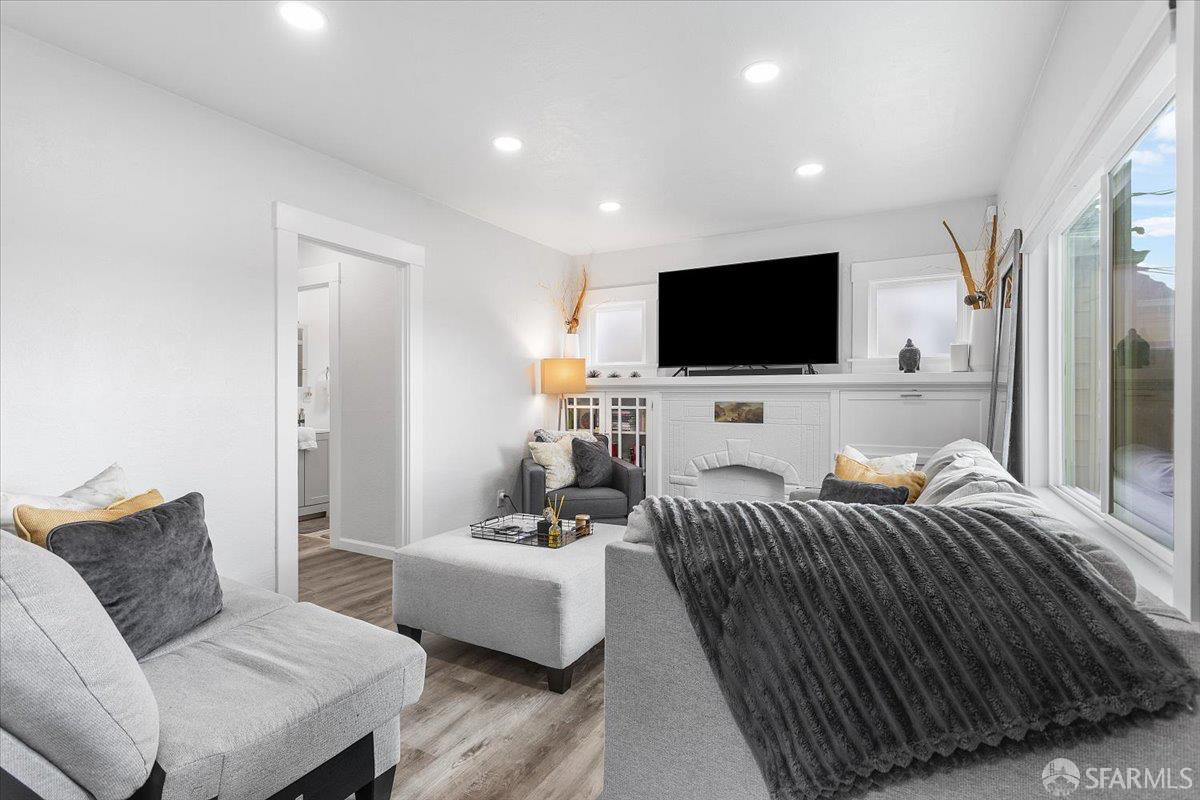 Detail Gallery Image 4 of 28 For 6672 Brann St, Oakland,  CA 94605 - 2 Beds | 1 Baths