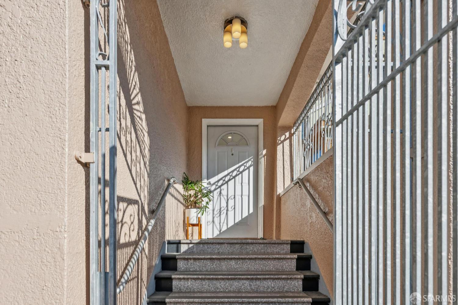 Detail Gallery Image 8 of 62 For 180 Ocean Ave, San Francisco,  CA 94112 - 3 Beds | 2 Baths