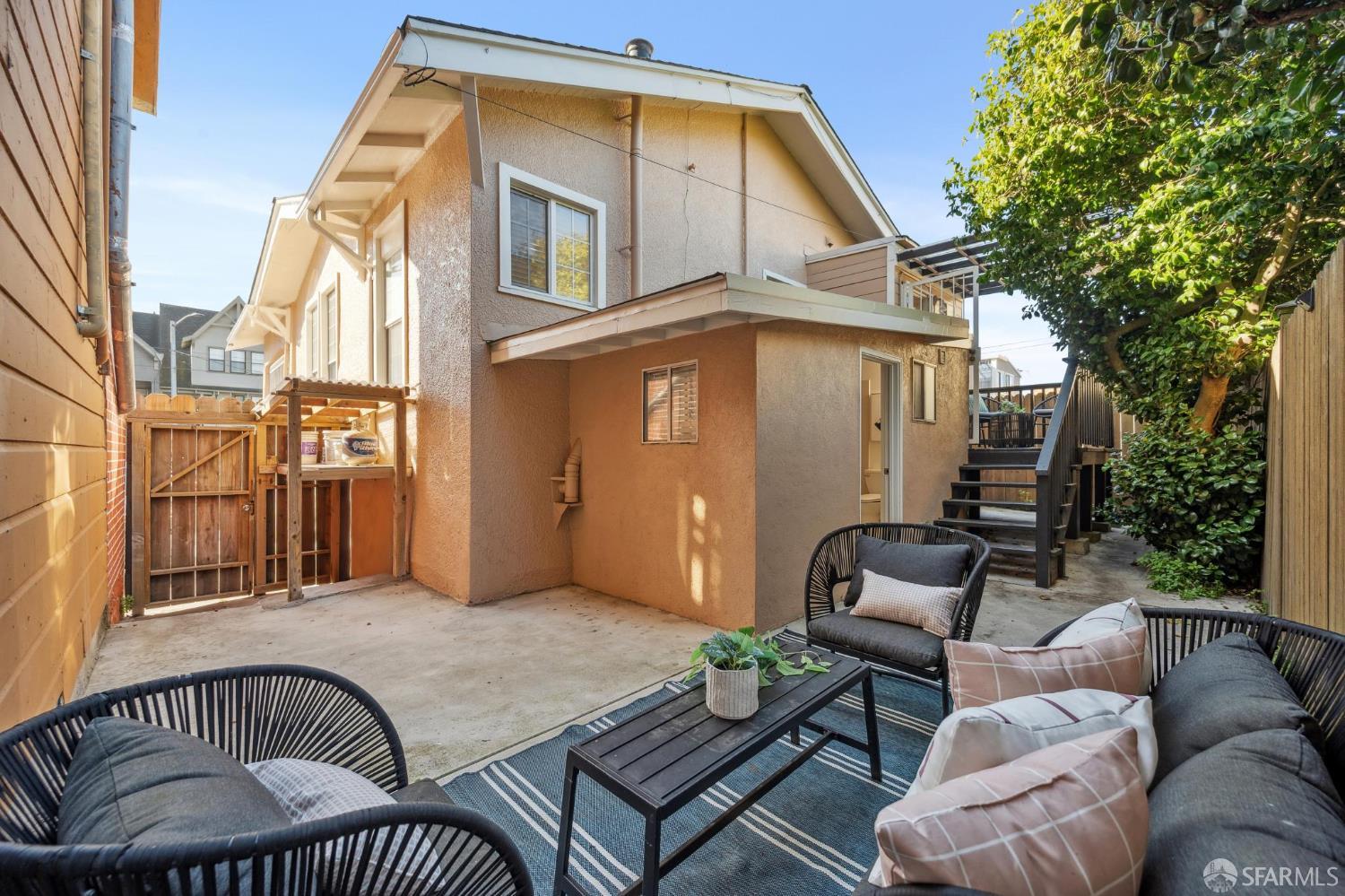 Detail Gallery Image 3 of 62 For 180 Ocean Ave, San Francisco,  CA 94112 - 3 Beds | 2 Baths