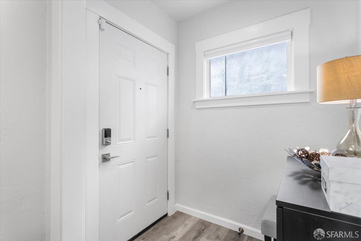 Detail Gallery Image 2 of 28 For 6672 Brann St, Oakland,  CA 94605 - 2 Beds | 1 Baths