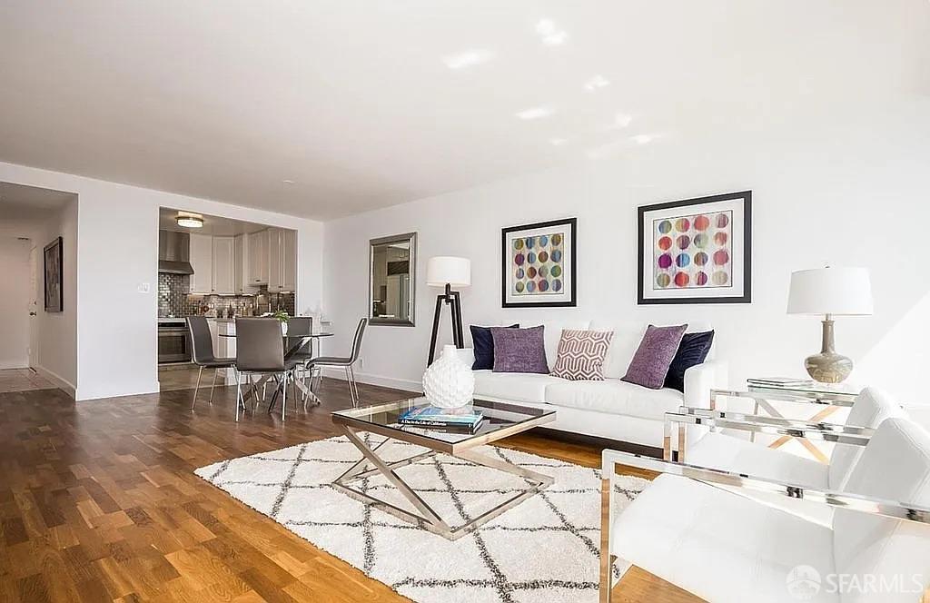 Photo #10: 425090951 Listing: Photo #10