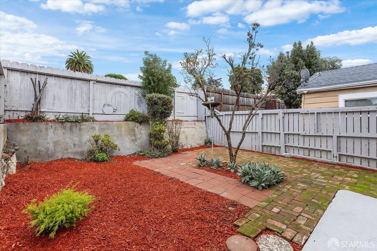 Detail Gallery Image 19 of 28 For 6672 Brann St, Oakland,  CA 94605 - 2 Beds | 1 Baths