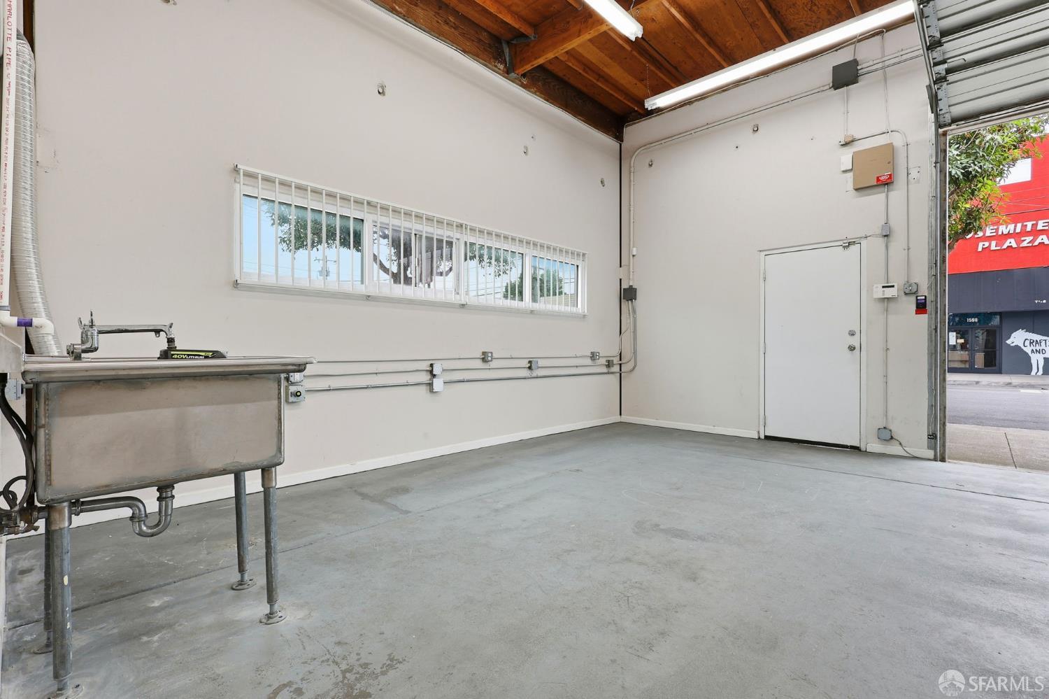 Detail Gallery Image 15 of 20 For 1555 Yosemite Ave #11,  San Francisco,  CA 94124 - – Beds | – Baths
