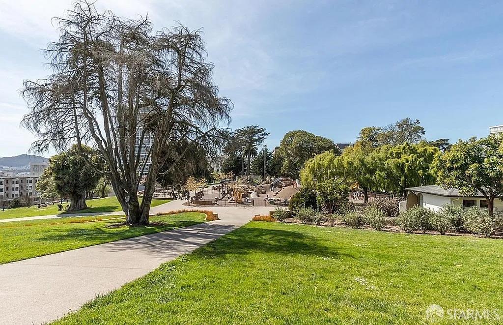 Photo #5: 425090951 Listing: Photo #5