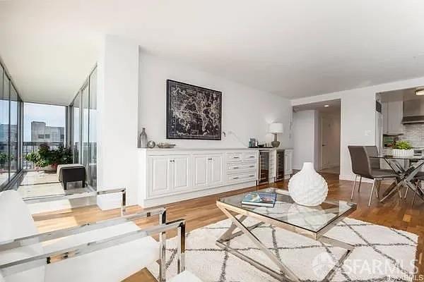 Photo #7: 425090951 Listing: Photo #7