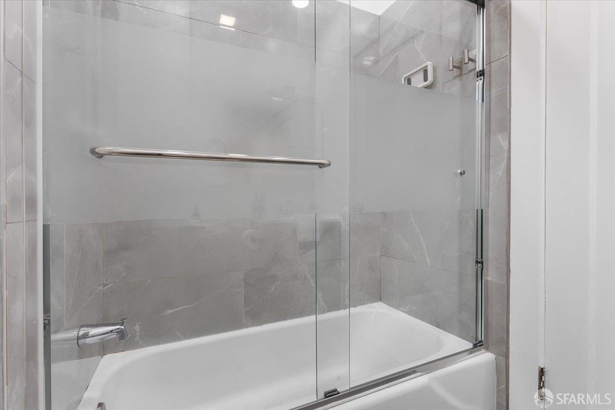 Detail Gallery Image 10 of 28 For 6672 Brann St, Oakland,  CA 94605 - 2 Beds | 1 Baths