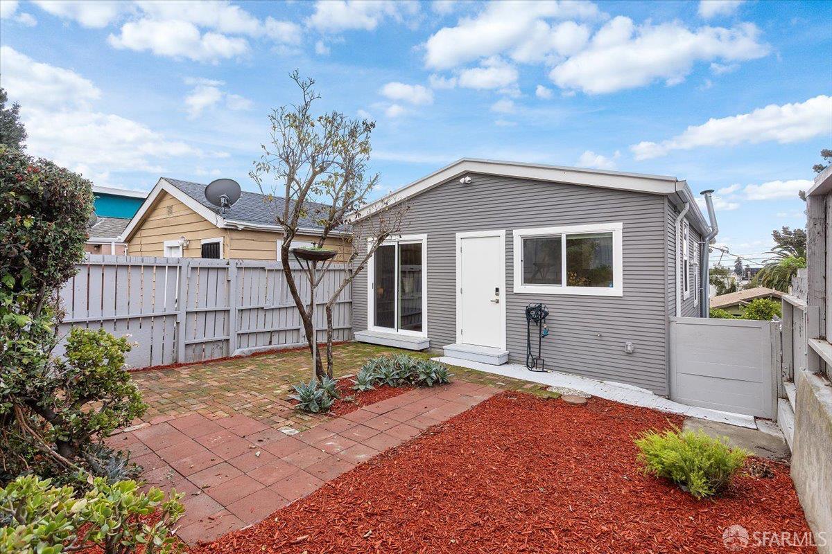 Detail Gallery Image 22 of 28 For 6672 Brann St, Oakland,  CA 94605 - 2 Beds | 1 Baths