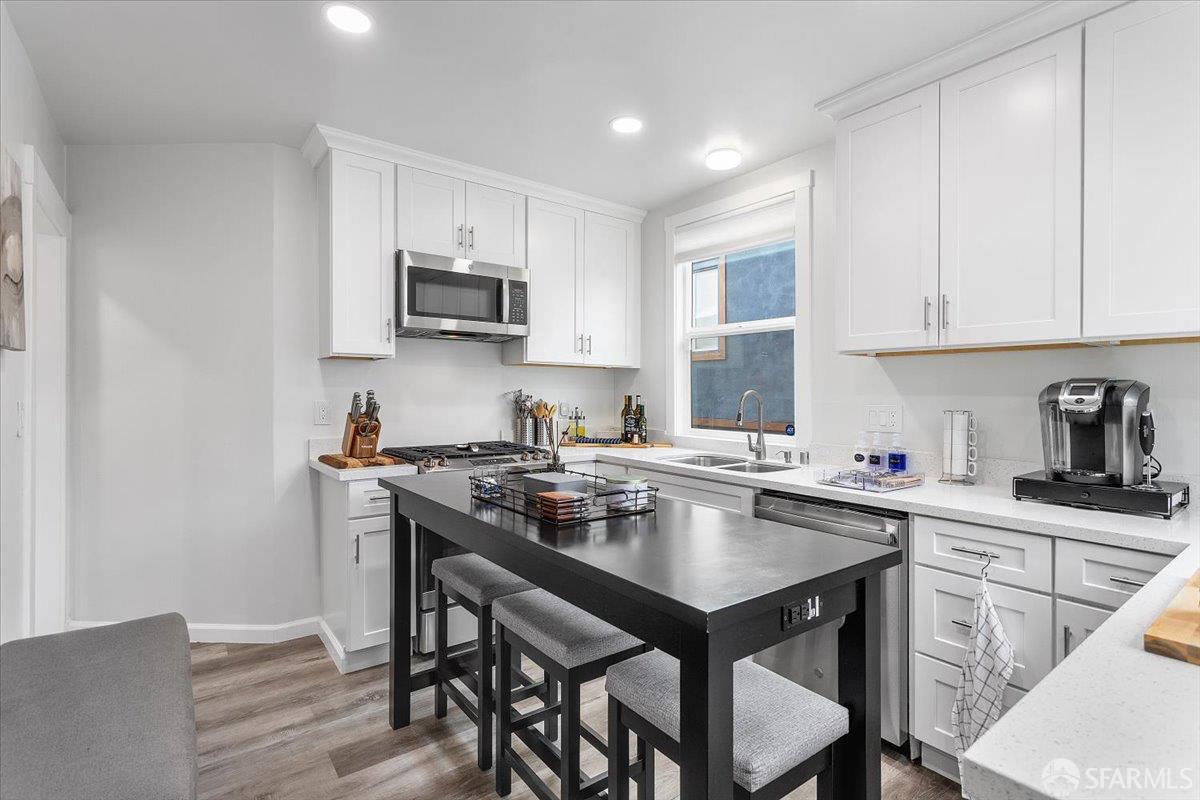 Detail Gallery Image 16 of 28 For 6672 Brann St, Oakland,  CA 94605 - 2 Beds | 1 Baths