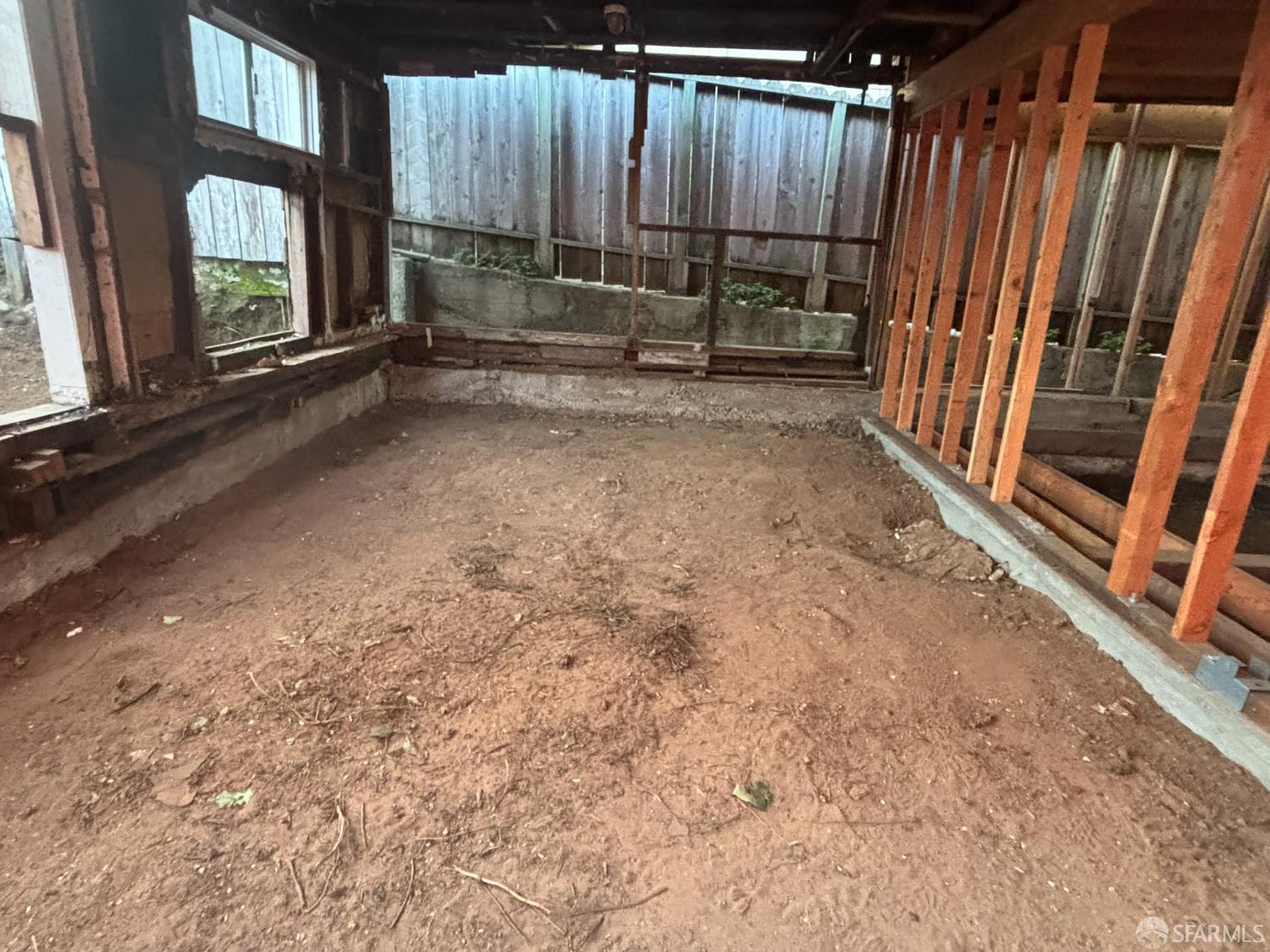 Detail Gallery Image 8 of 29 For 107 Dwight St, San Francisco,  CA 94134 - 2 Beds | 1 Baths