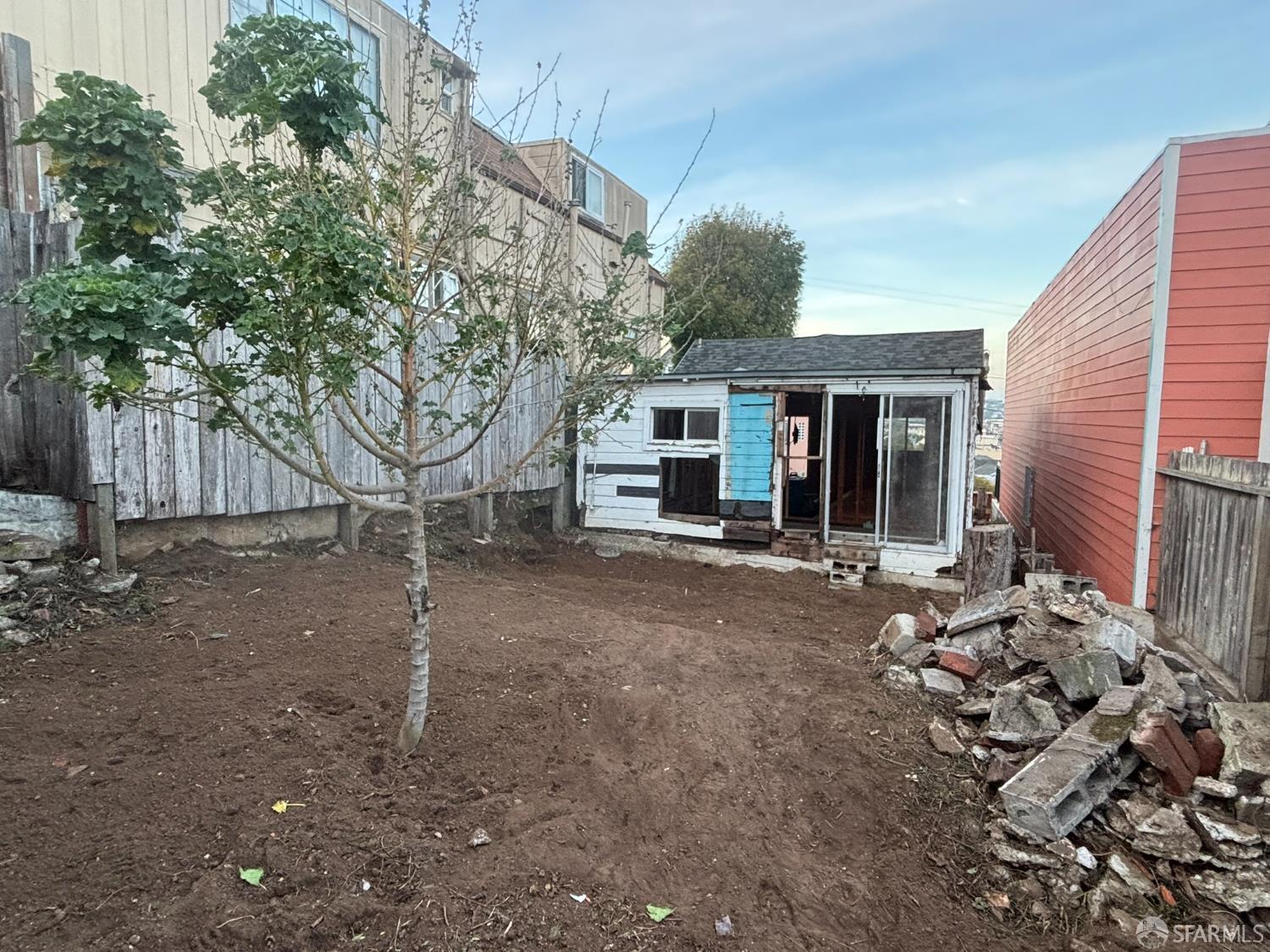 Detail Gallery Image 11 of 29 For 107 Dwight St, San Francisco,  CA 94134 - 2 Beds | 1 Baths