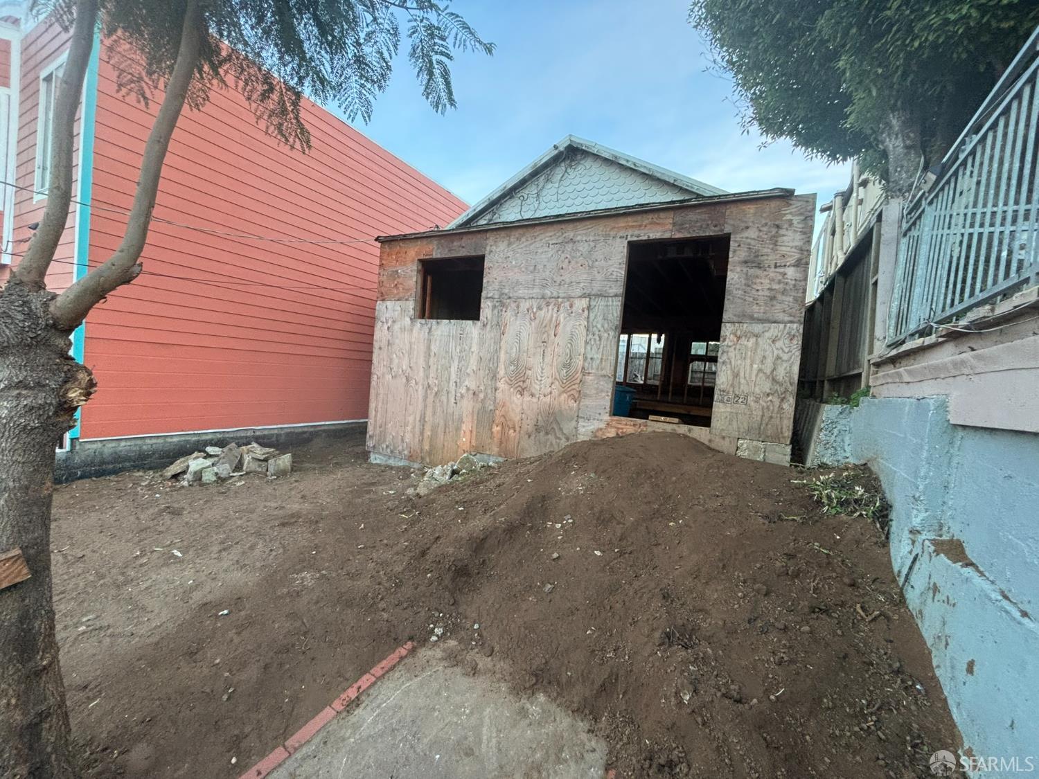 Detail Gallery Image 5 of 29 For 107 Dwight St, San Francisco,  CA 94134 - 2 Beds | 1 Baths