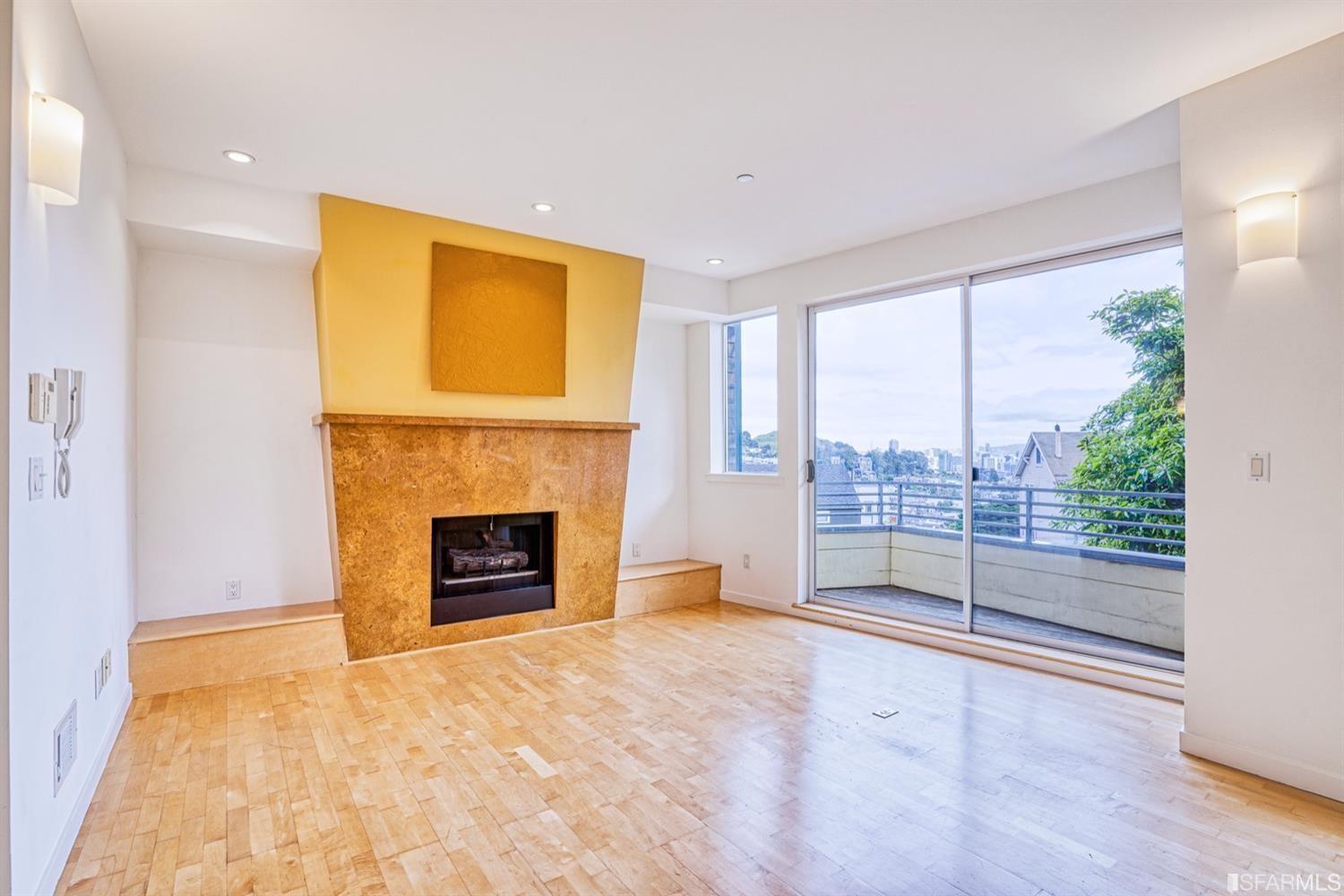 Detail Gallery Image 3 of 36 For 3264 Market St, San Francisco,  CA 94114 - 3 Beds | 2 Baths