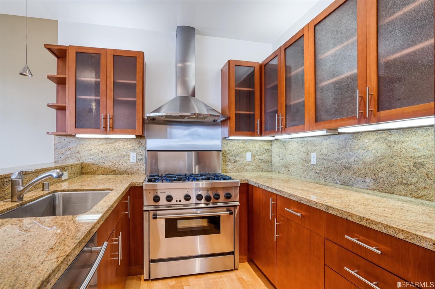 Detail Gallery Image 6 of 36 For 3264 Market St, San Francisco,  CA 94114 - 3 Beds | 2 Baths