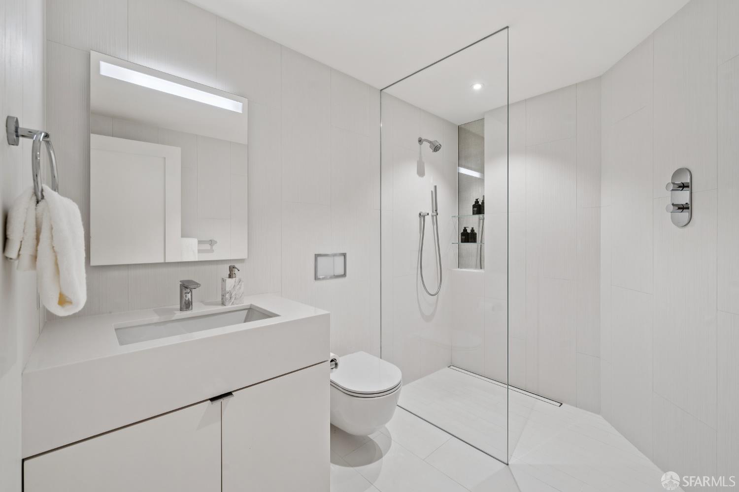 Detail Gallery Image 67 of 91 For 2550 Baker St, San Francisco,  CA 94123 - 5 Beds | 4/1 Baths