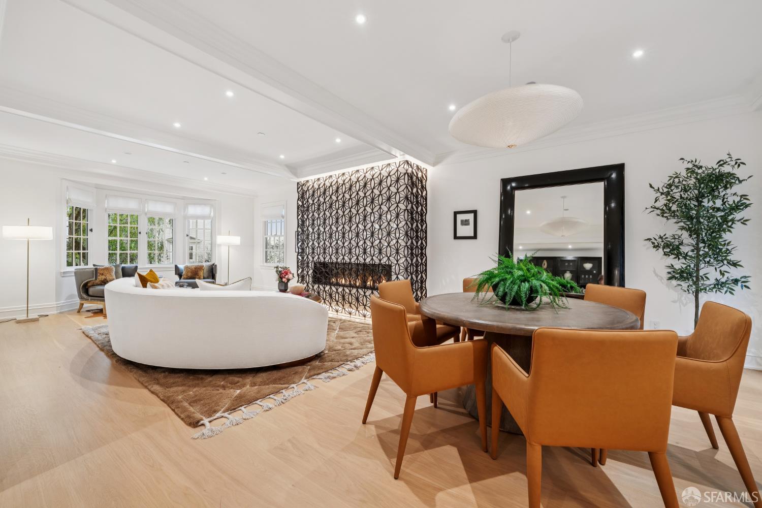 Detail Gallery Image 12 of 91 For 2550 Baker St, San Francisco,  CA 94123 - 5 Beds | 4/1 Baths