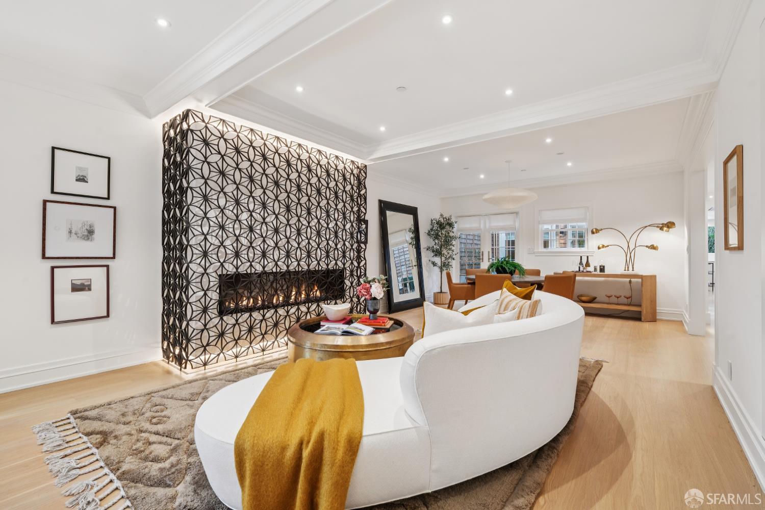 Detail Gallery Image 5 of 91 For 2550 Baker St, San Francisco,  CA 94123 - 5 Beds | 4/1 Baths